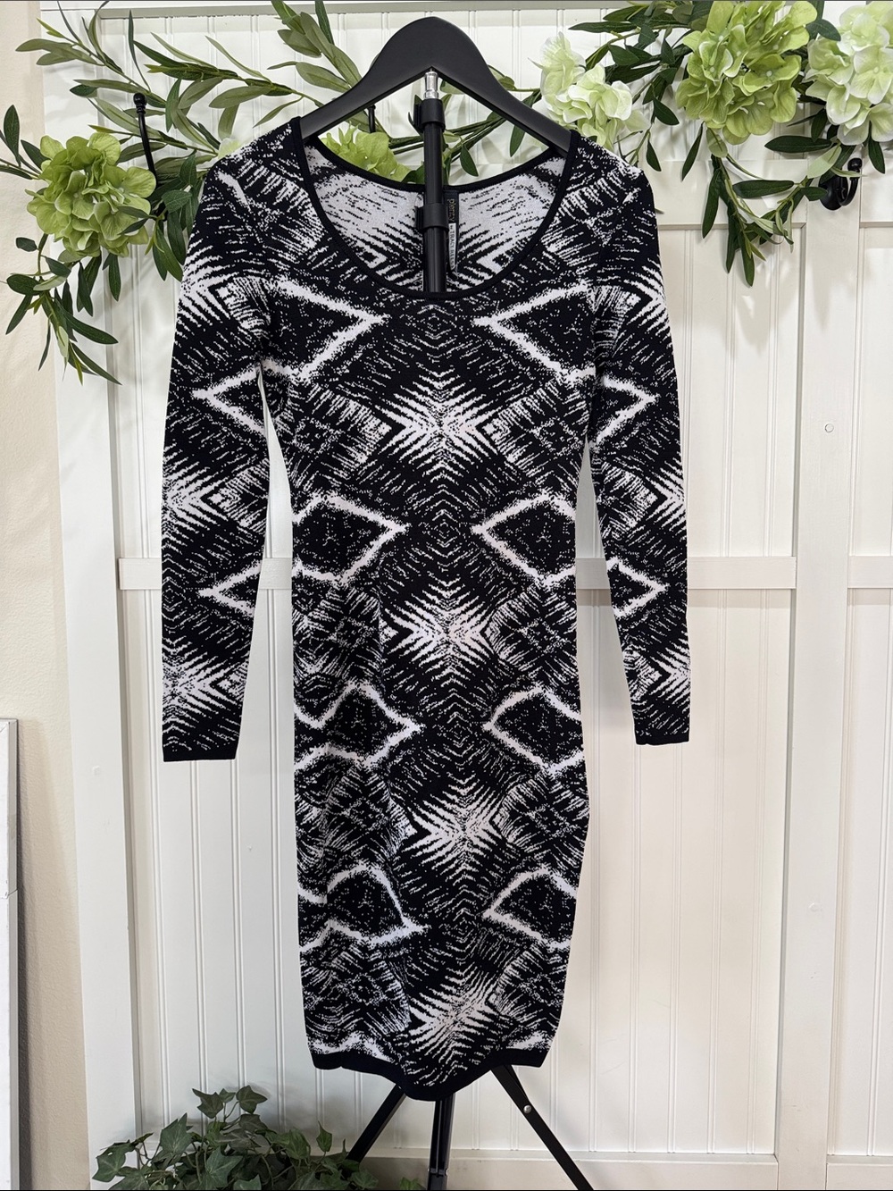#101 PLENTY by Tracy Reese M Black and White Geometric Long Sleeve Dress NWOT